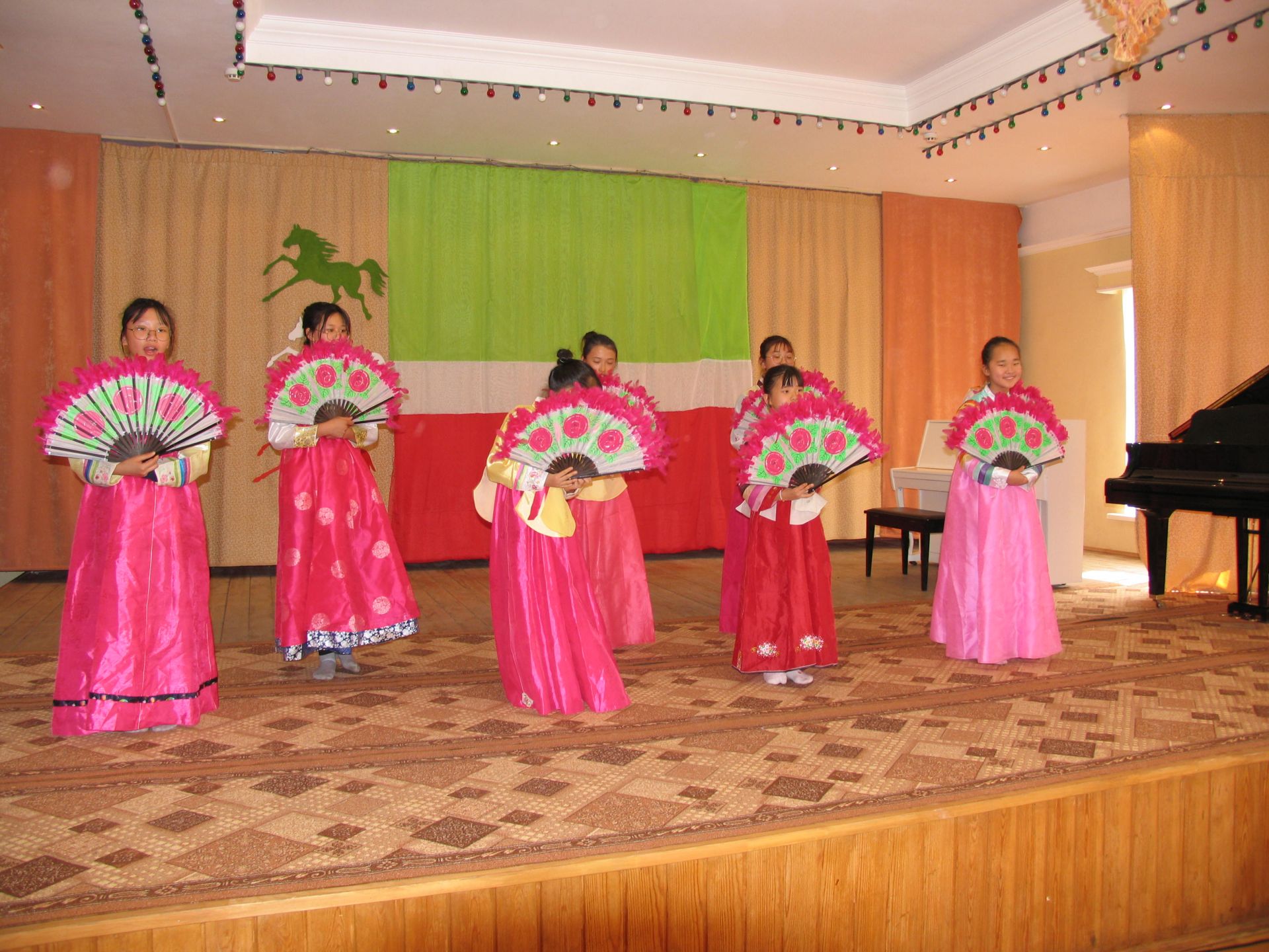 Тхэквондо и танцы с веерами: дети из Южной Кореи удивили алексеевцев красотой корейской культуры