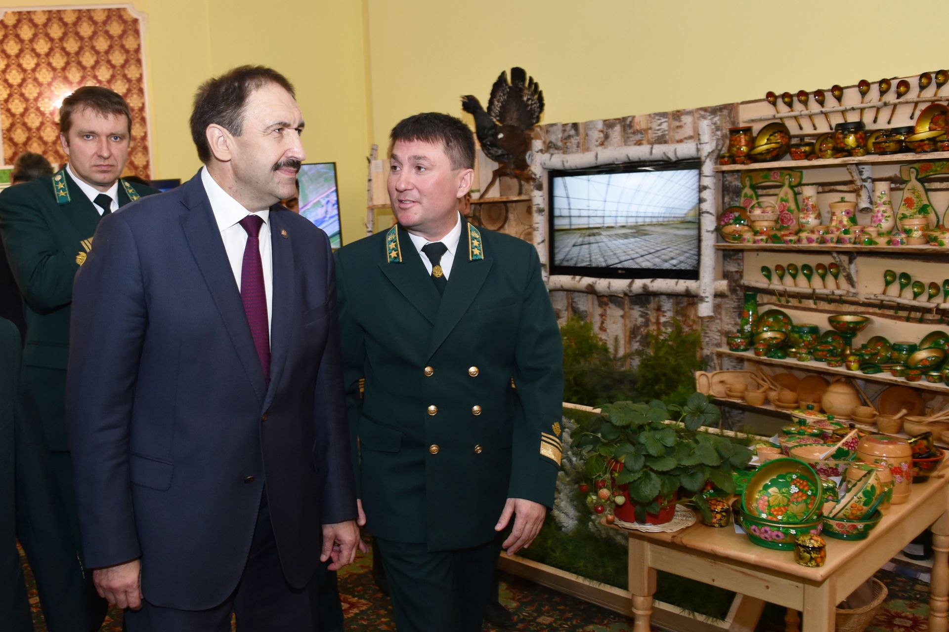 Премьер-министр РТ Алексей Песошин наградил лесника Билярского лесхоза