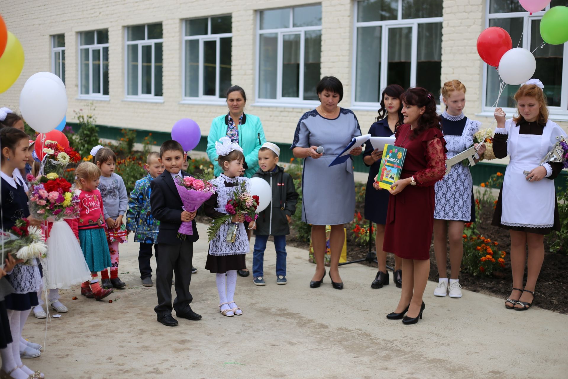 Большой фоторепортаж: в Подлесной Шентале появилась современная школа и детский сад