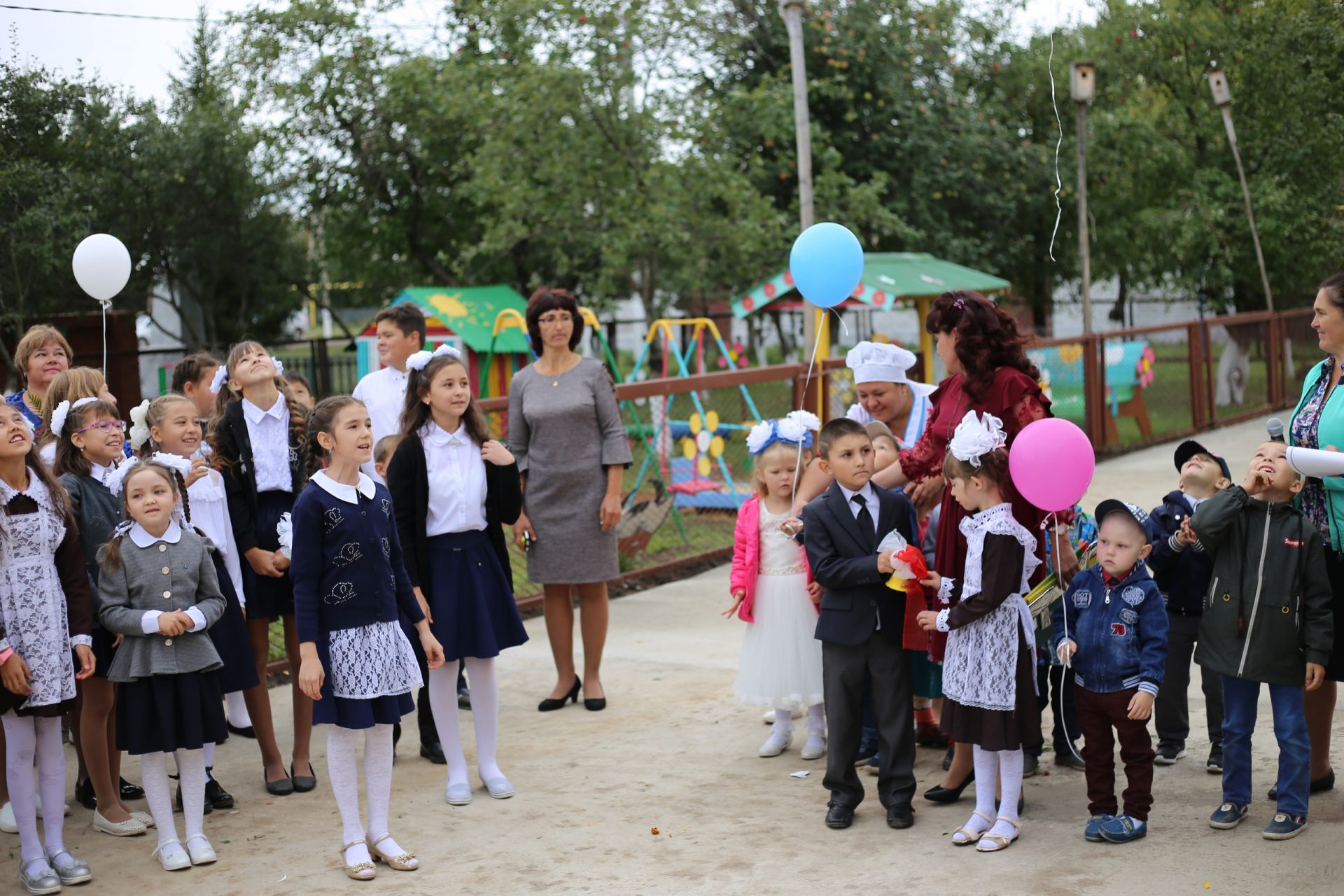 Большой фоторепортаж: в Подлесной Шентале появилась современная школа и детский сад