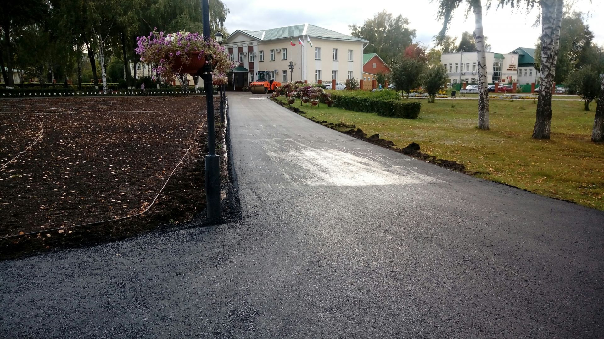 В центральном парке Алексеевского обновлено дорожное полотно