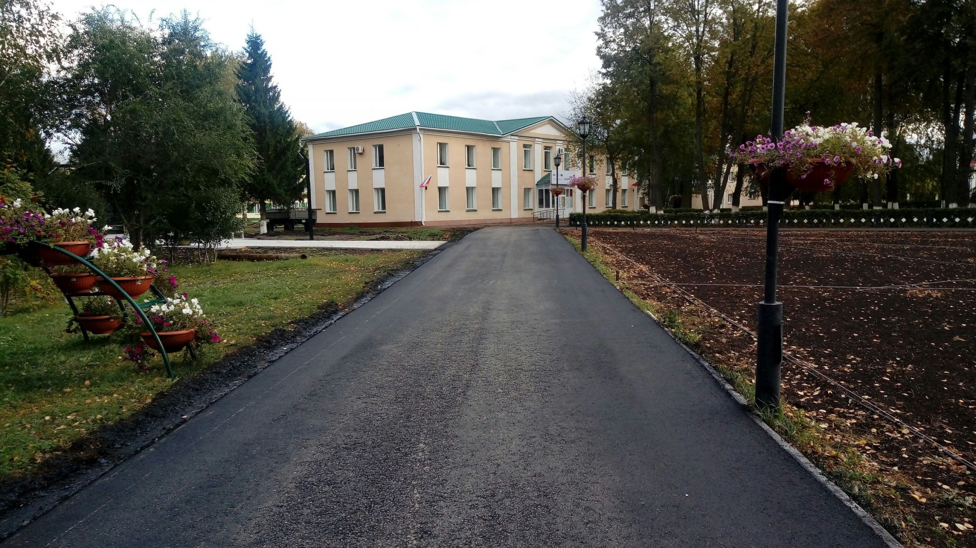 В центральном парке Алексеевского обновлено дорожное полотно