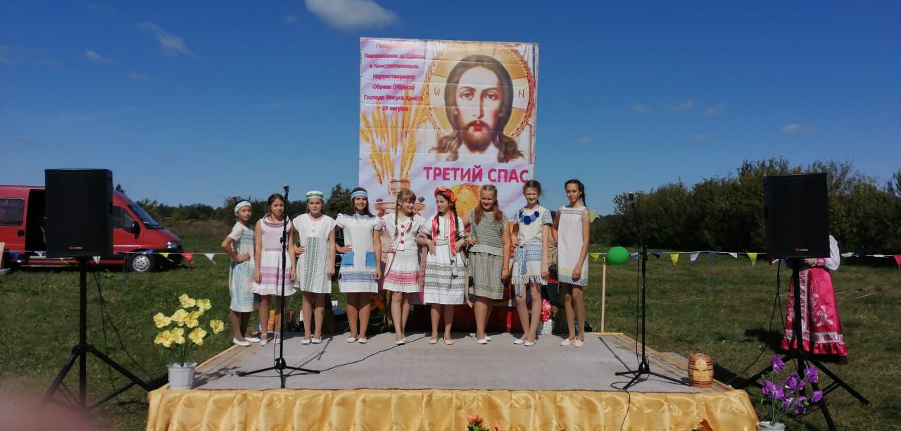 Фоторепортаж: в селе Караваево прошел престольный праздник "Третий Спас"