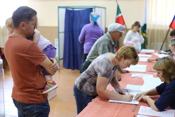 Фоторепортаж: Алексеевцы традиционно активны в единый День голосования: к полудню явка избирателей составляет 52%