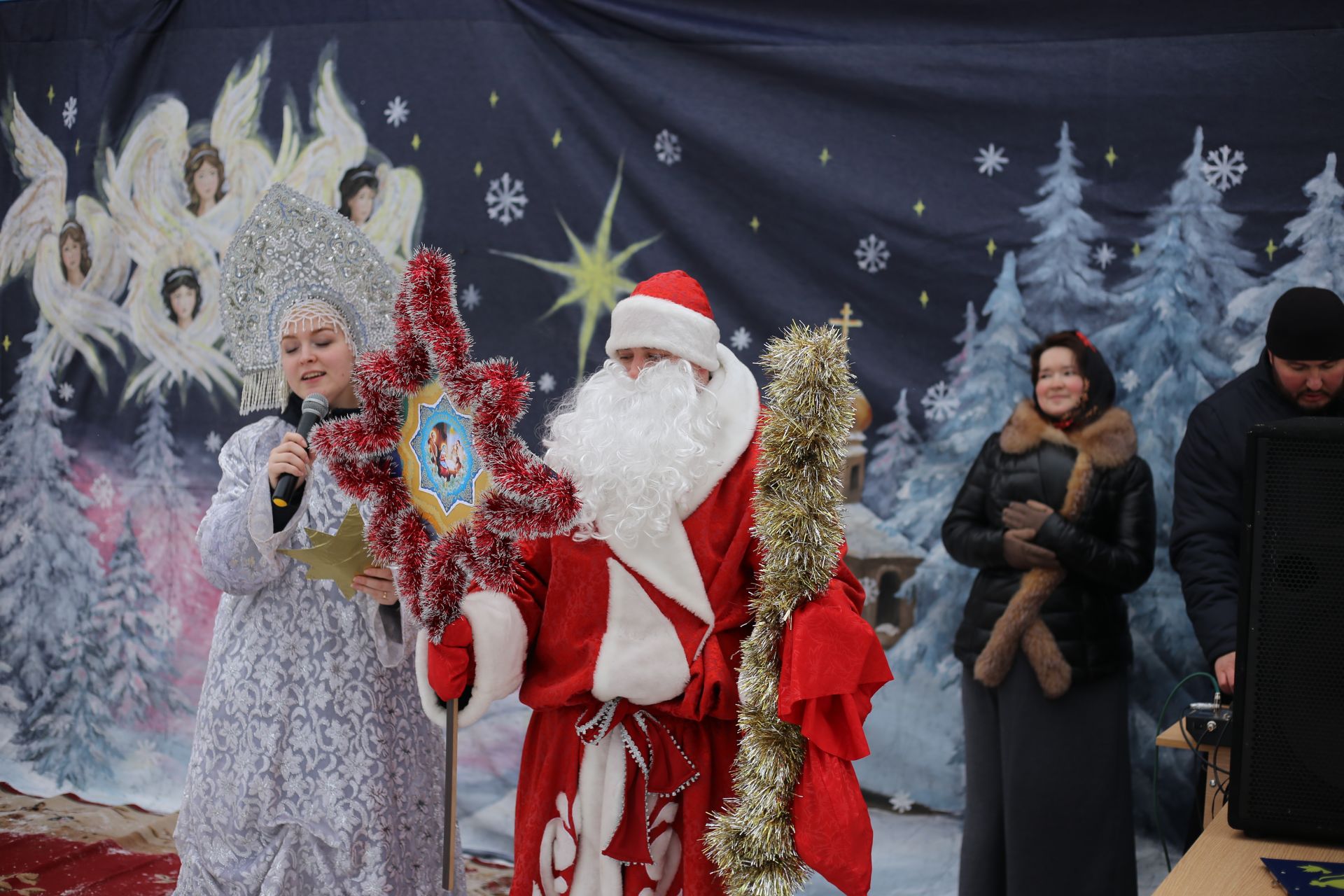 Фоторепортаж: на территории храма в Алексеевском прошли Рождественские гуляния