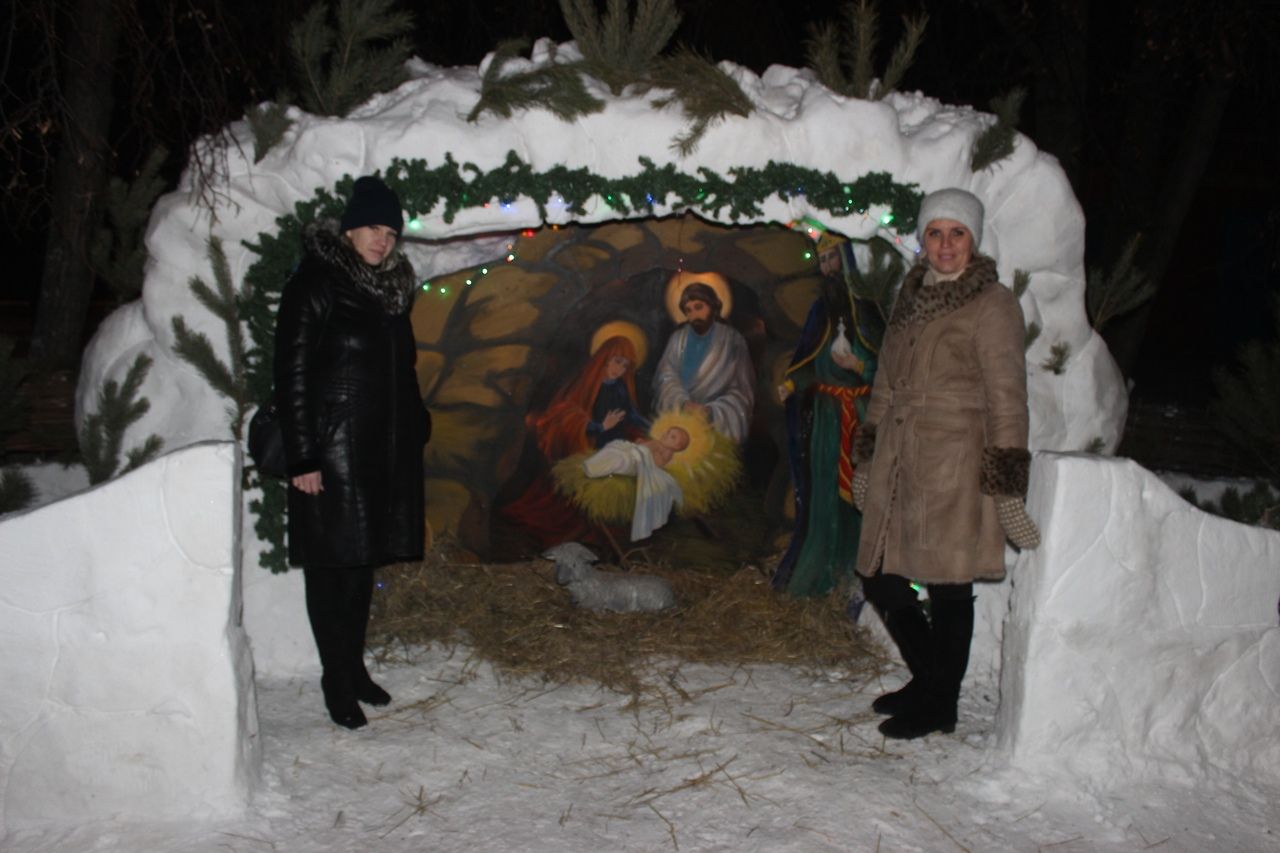 Фоторепортаж: более пятисот алексеевцев встретило Рождество на ночной службе 