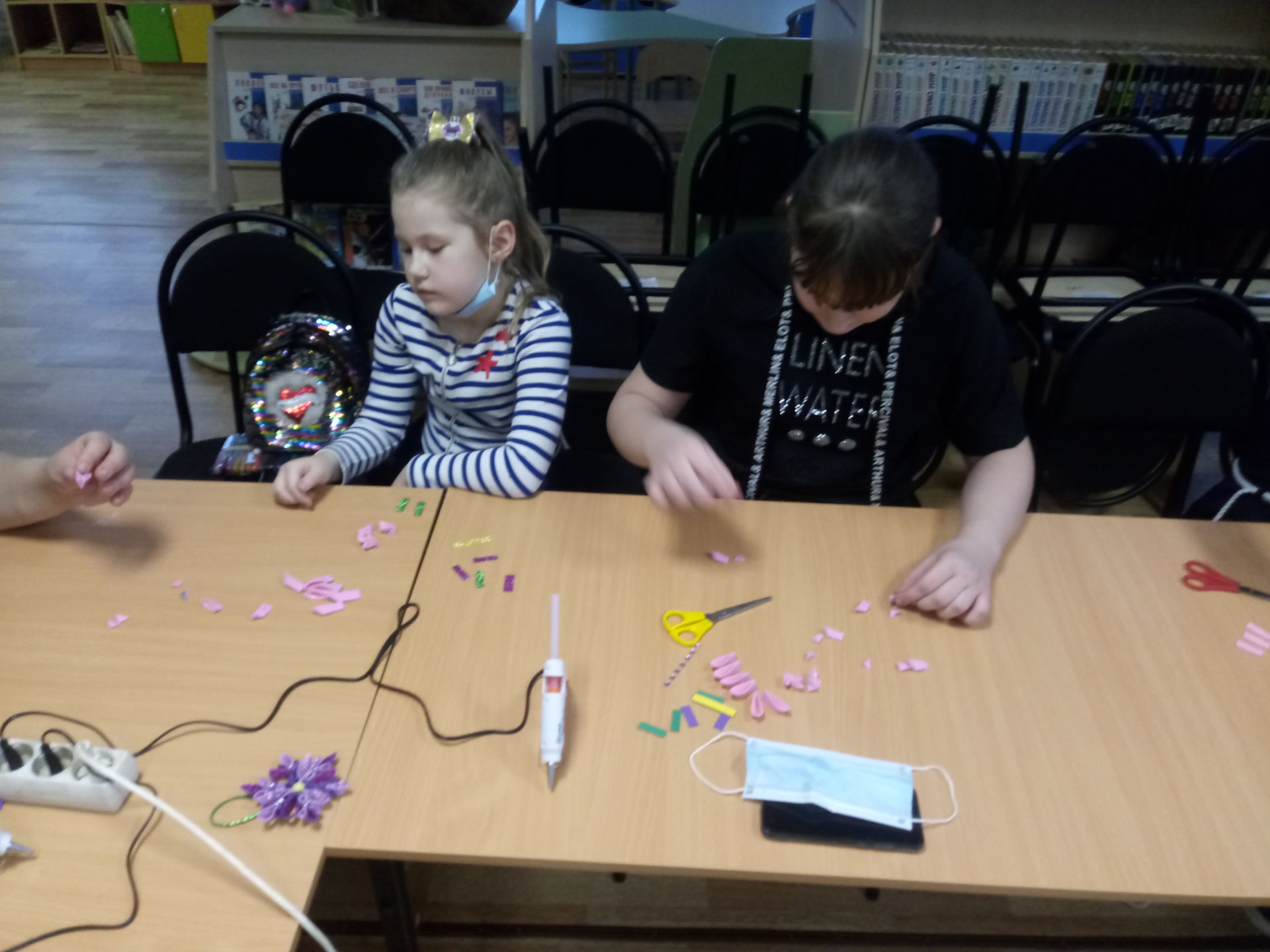 Алексеевских детей научили делать новогодние украшения