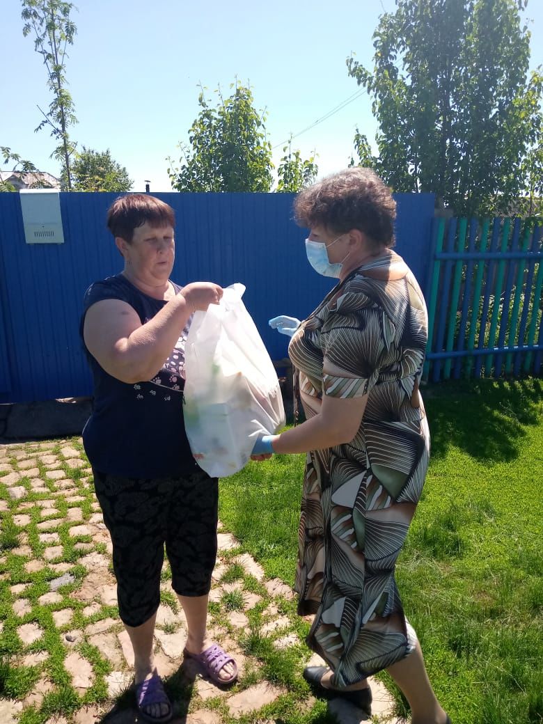 Многодетные и нуждающиеся семьи Алексеевского района получили благотворительную помощь