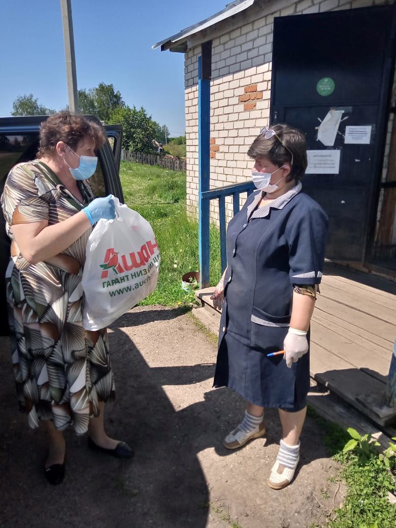 Многодетные и нуждающиеся семьи Алексеевского района получили благотворительную помощь