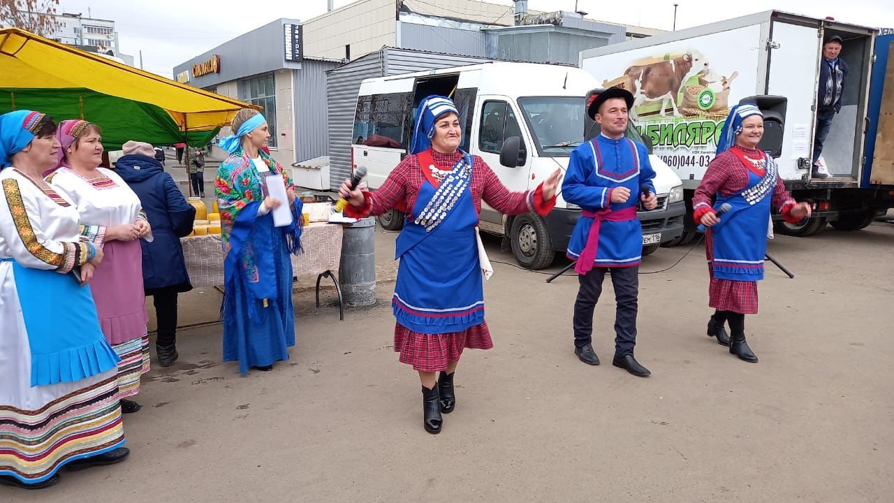 Алексеевцы представляют район на ярмарке в Казани