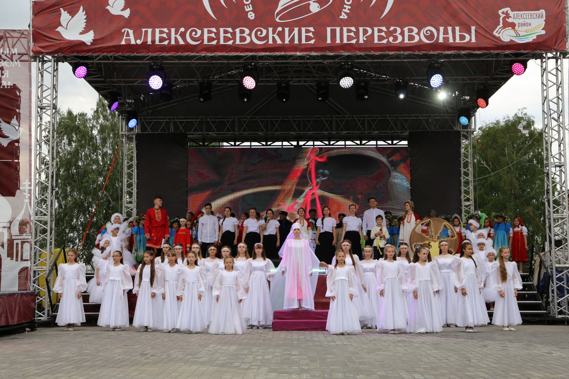 Фоторепортаж с Гала-концерта «Алексеевских перезвонов»