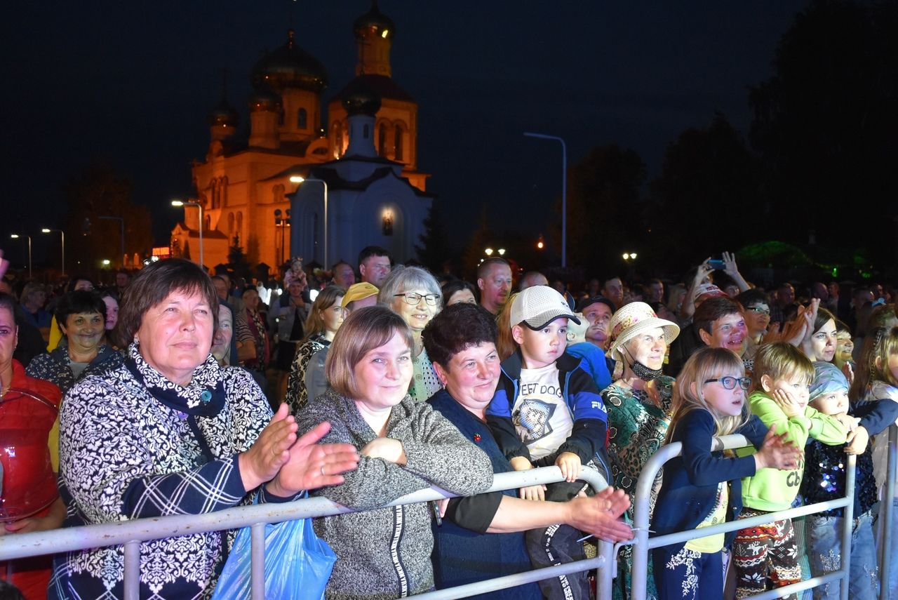 Фоторепортаж: кадры с вечернего гала-концерта "Алексеевские перезвоны -2021"