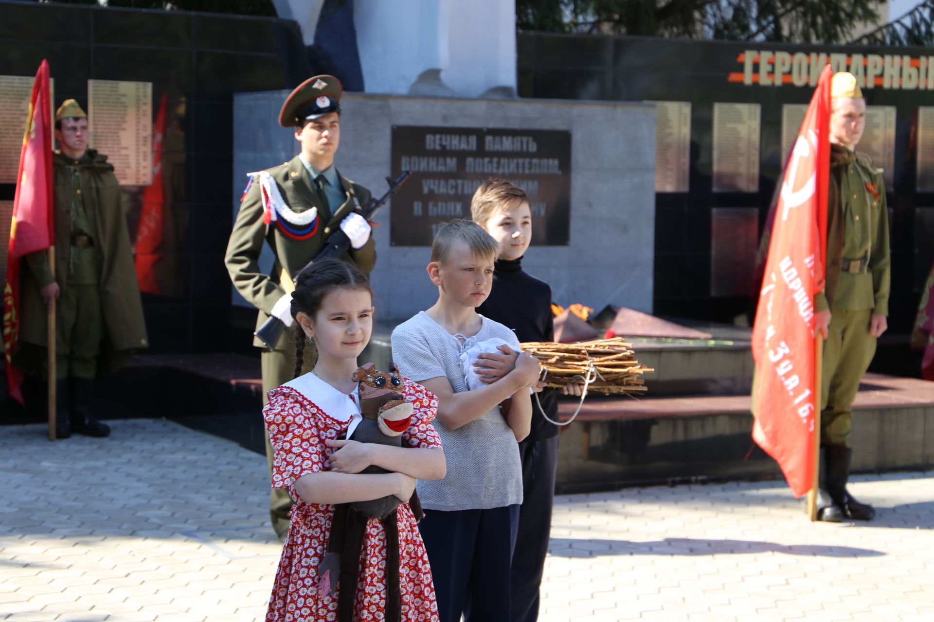 Фоторепортаж: в парке Победы прошел митинг в честь 76-й годовщины Победы