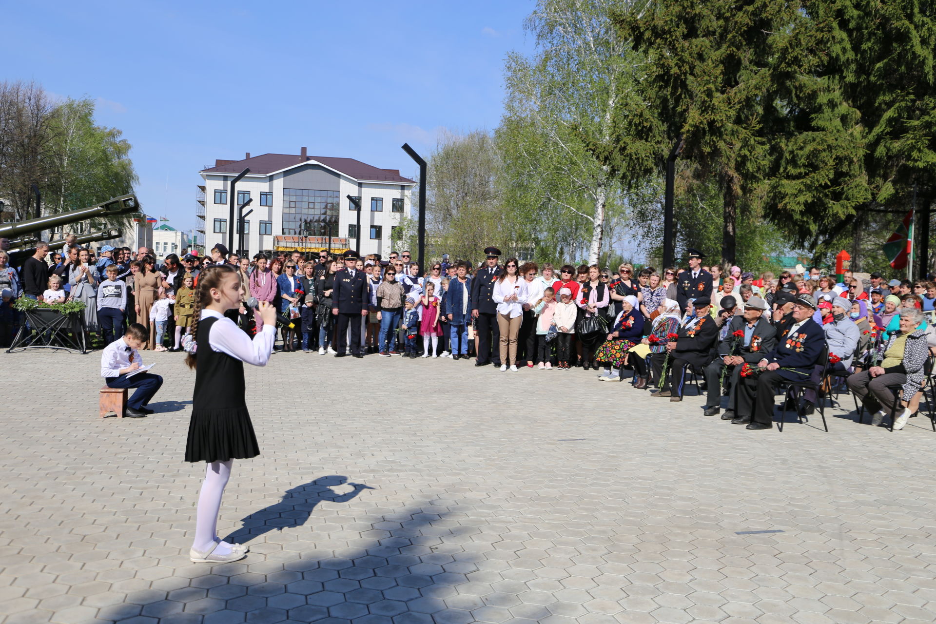 Фоторепортаж: в парке Победы прошел митинг в честь 76-й годовщины Победы