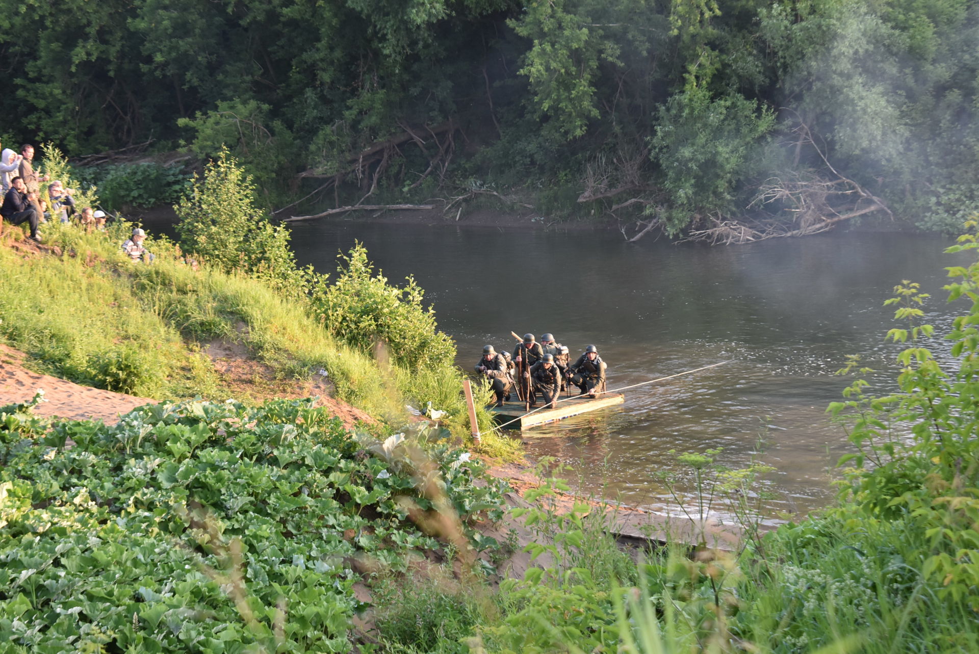 Фото и видео: форсирование реки Буг немецкими войсками на фестивале «Эльбэдэн»