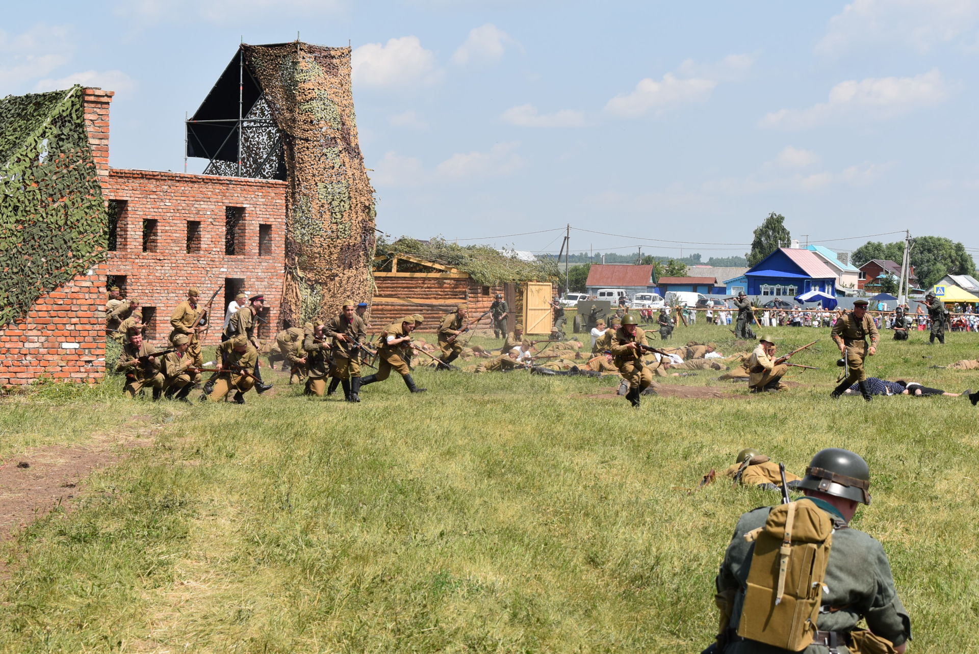 Фото и видео: оборона Брестской крепости в рамках фестиваля исторической реконструкции «Эльбэдэн»
