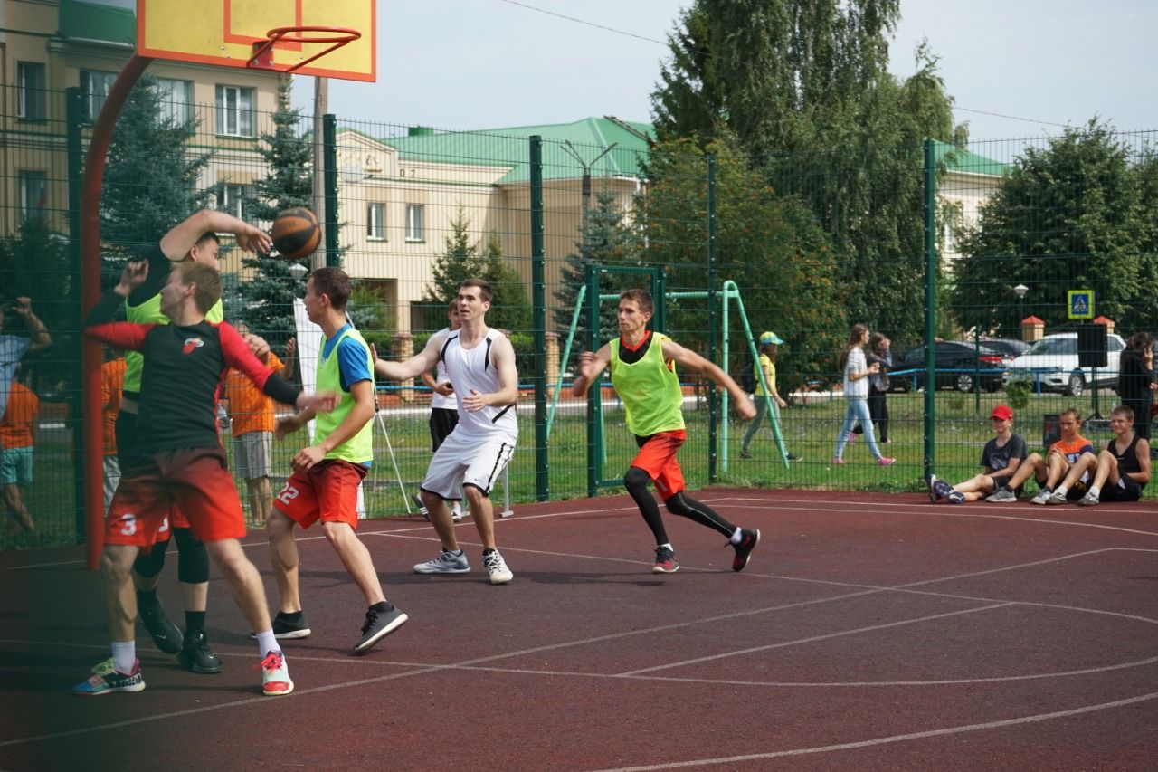 В Алексеевском районе прошли соревнования по мини-футболу, стритболу и пляжному волейболу