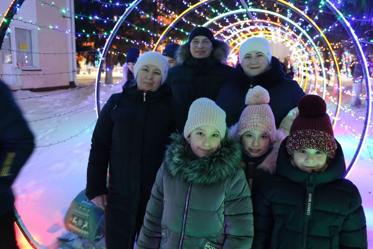 Фоторепортаж: в Алексеевском ярко и празднично проводили 2021 год