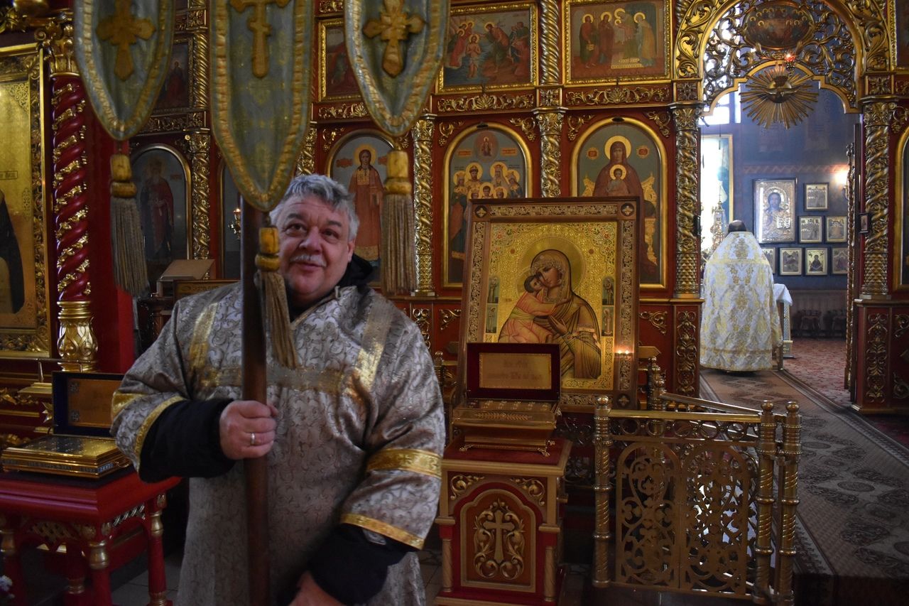 Фоторепортаж: В Крещение алексеевцы крестным ходом пришли к Ахтырскому колодцу