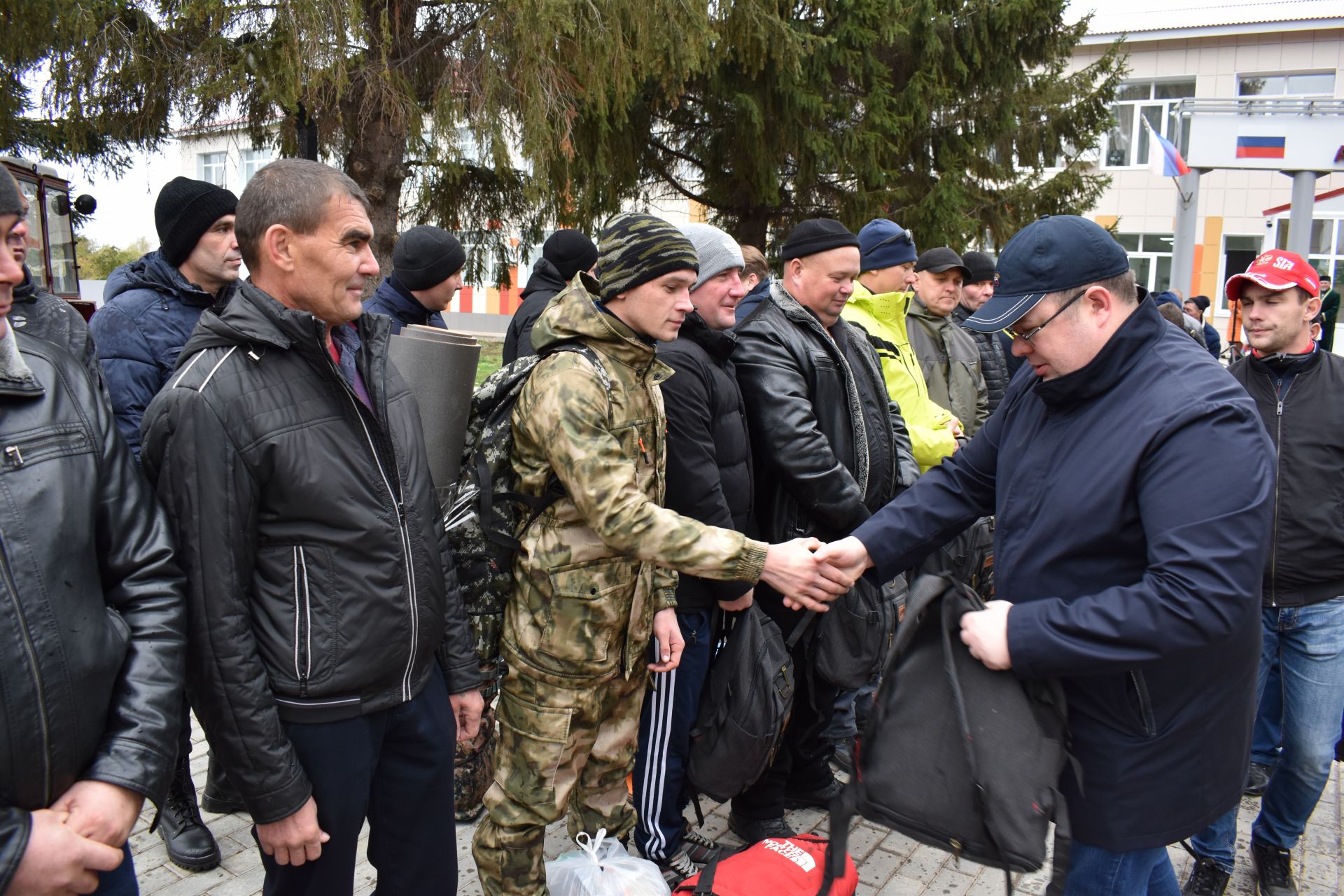 В Алексеевском проводили мобилизованных на учебный полигон