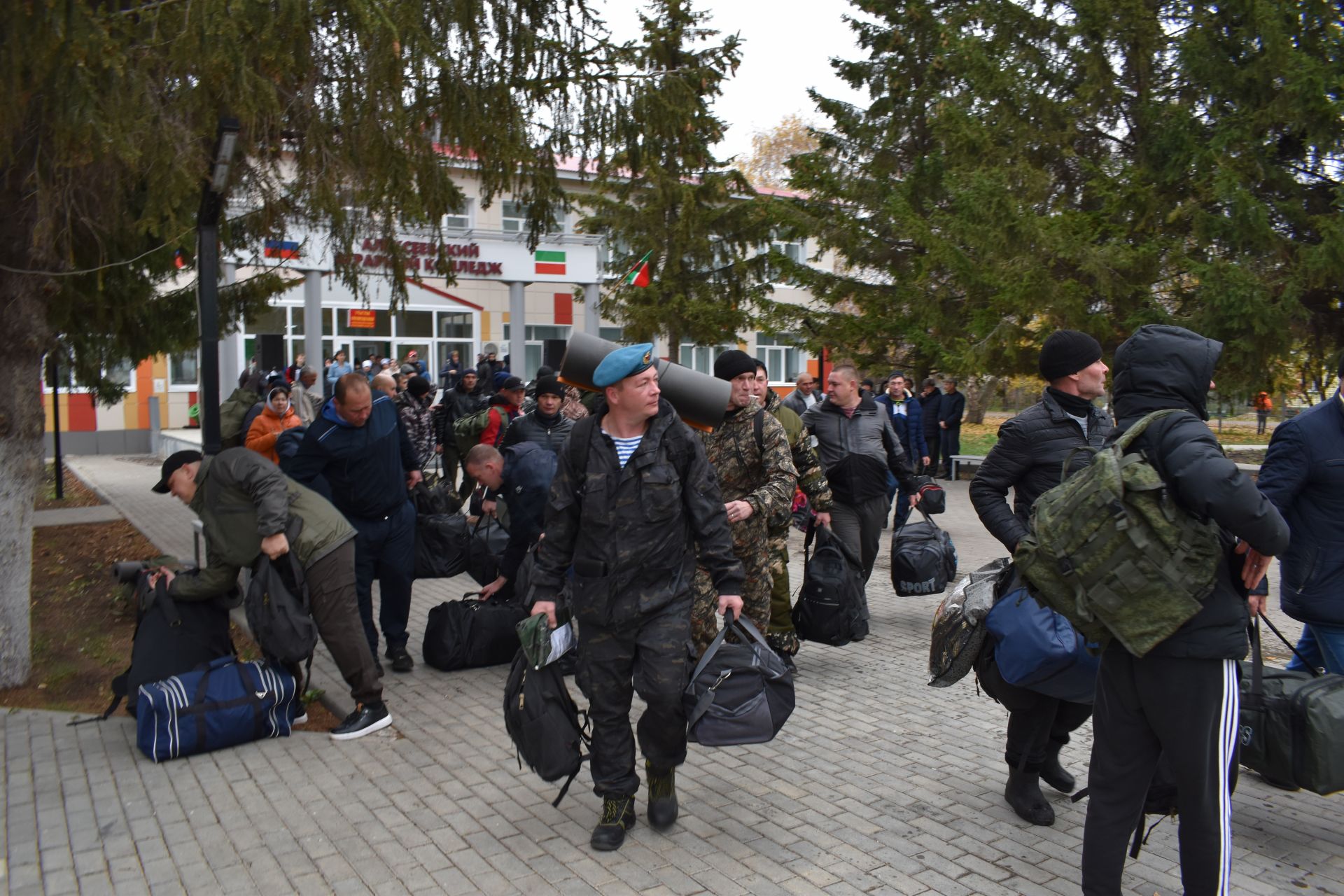 В Алексеевском проводили мобилизованных на учебный полигон