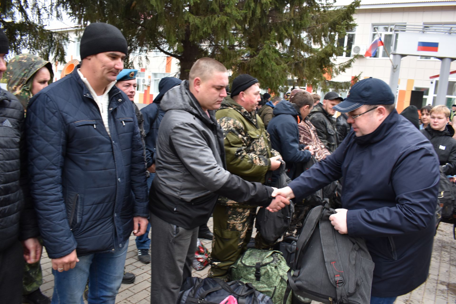 В Алексеевском проводили мобилизованных на учебный полигон