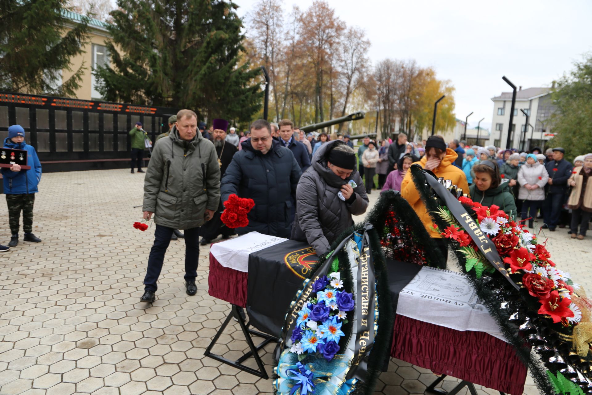 В Алексеевском простились с Евгением Борисовым, погибшим на Украине