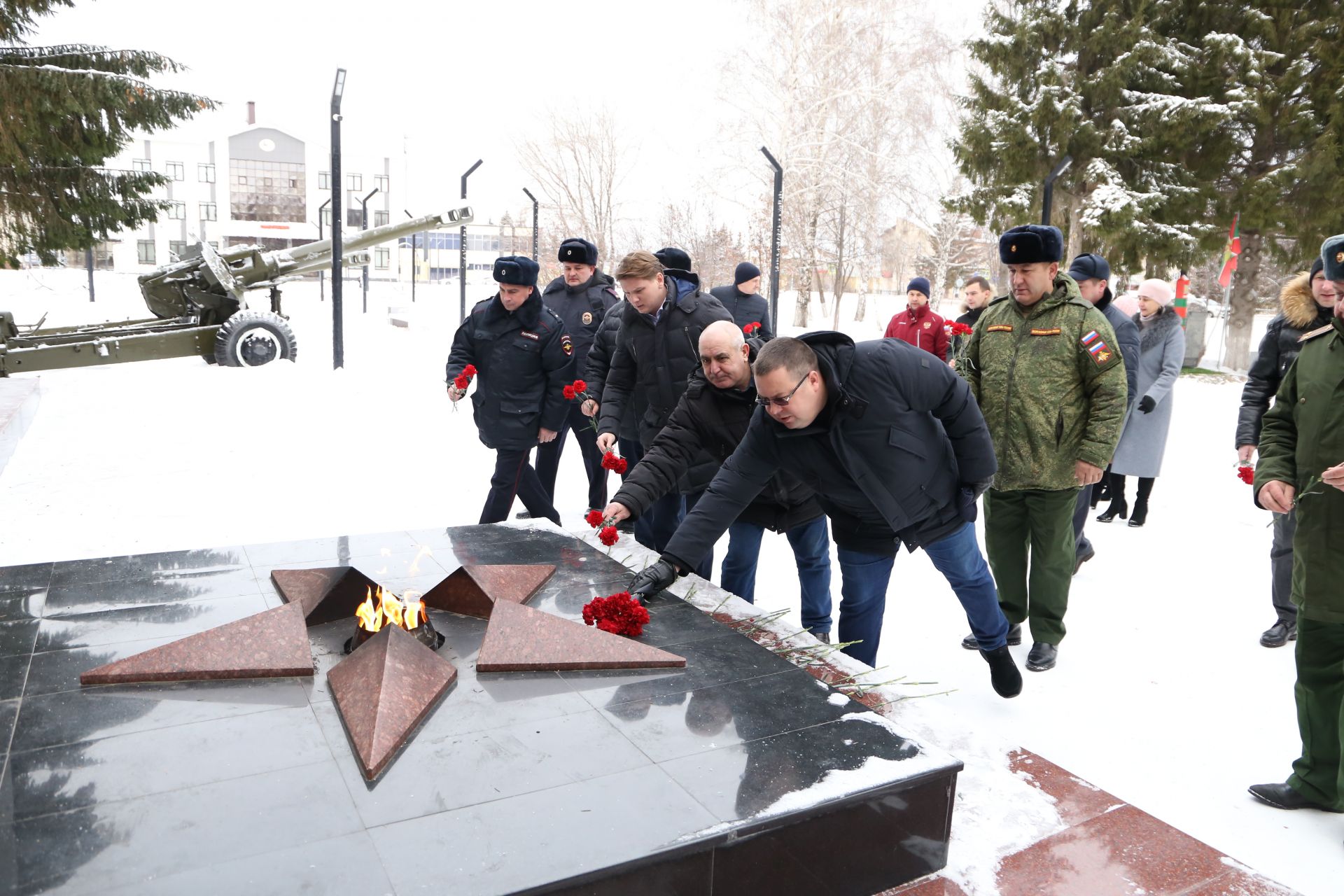 Глава Алексеевского района почтил память земляков, погибших, защищая Родину