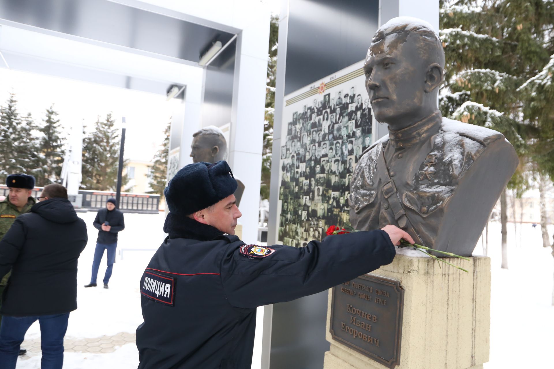 Глава Алексеевского района почтил память земляков, погибших, защищая Родину