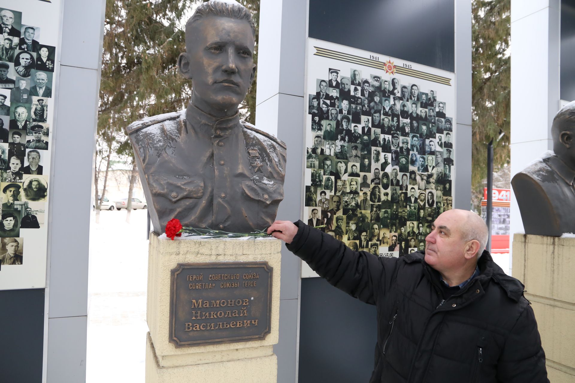 Глава Алексеевского района почтил память земляков, погибших, защищая Родину