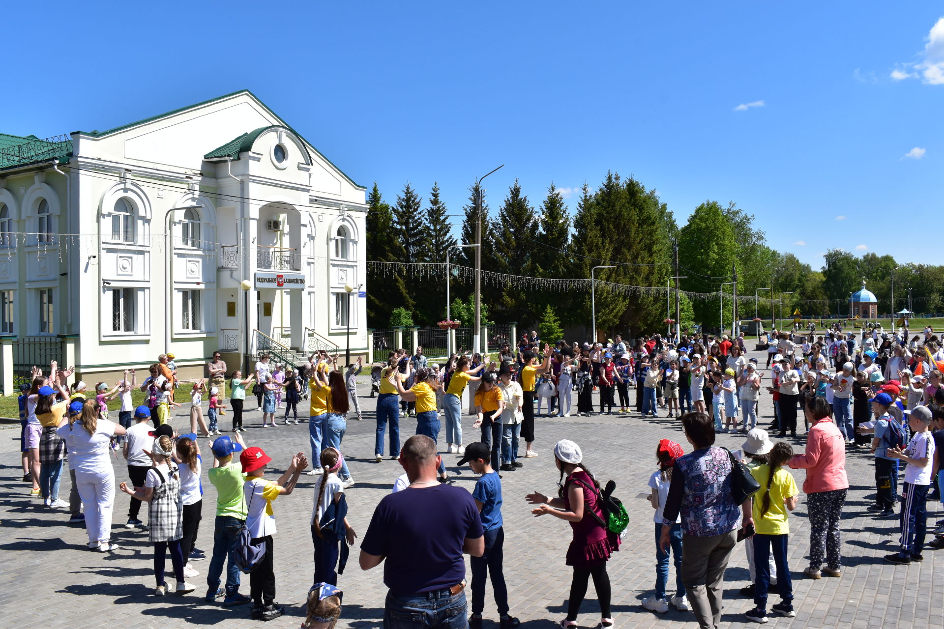 Фоторепортаж: в Алексеевском, на Соборной площади, прошёл праздник для детворы