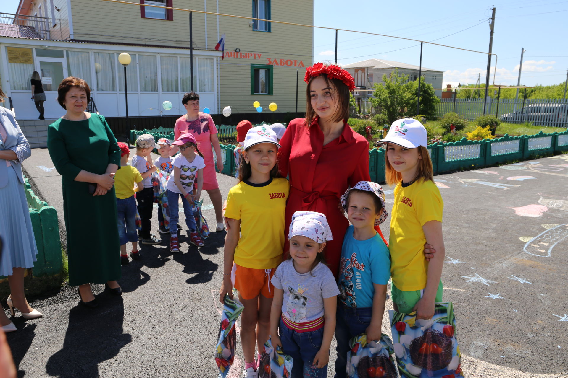 Сотрудники Счетной Палаты РТ устроили праздник для детей из приюта «Забота».