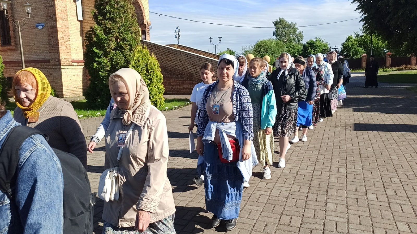 Верующие отправились крестным ходом из Алексеевского в Билярск