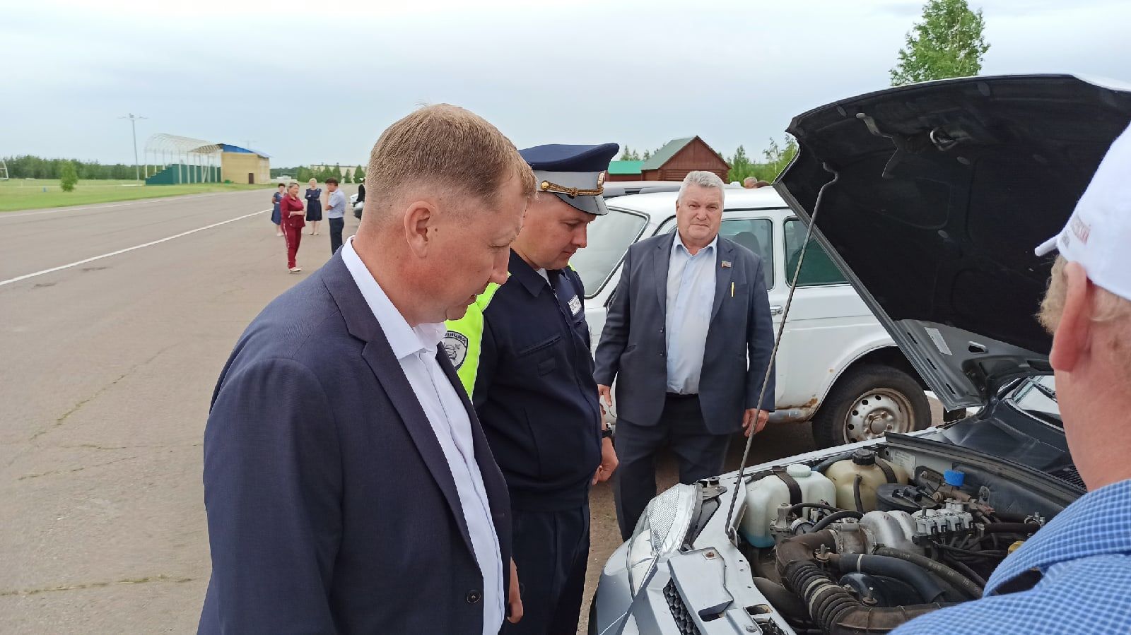 В Алексеевском районе проверили автомобили глав поселений и сотрудников исполкома