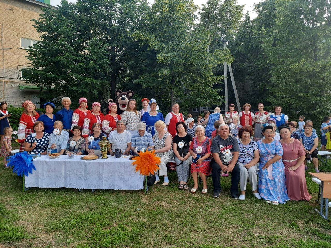 В заводских дворах отметили День семьи, любви и верности