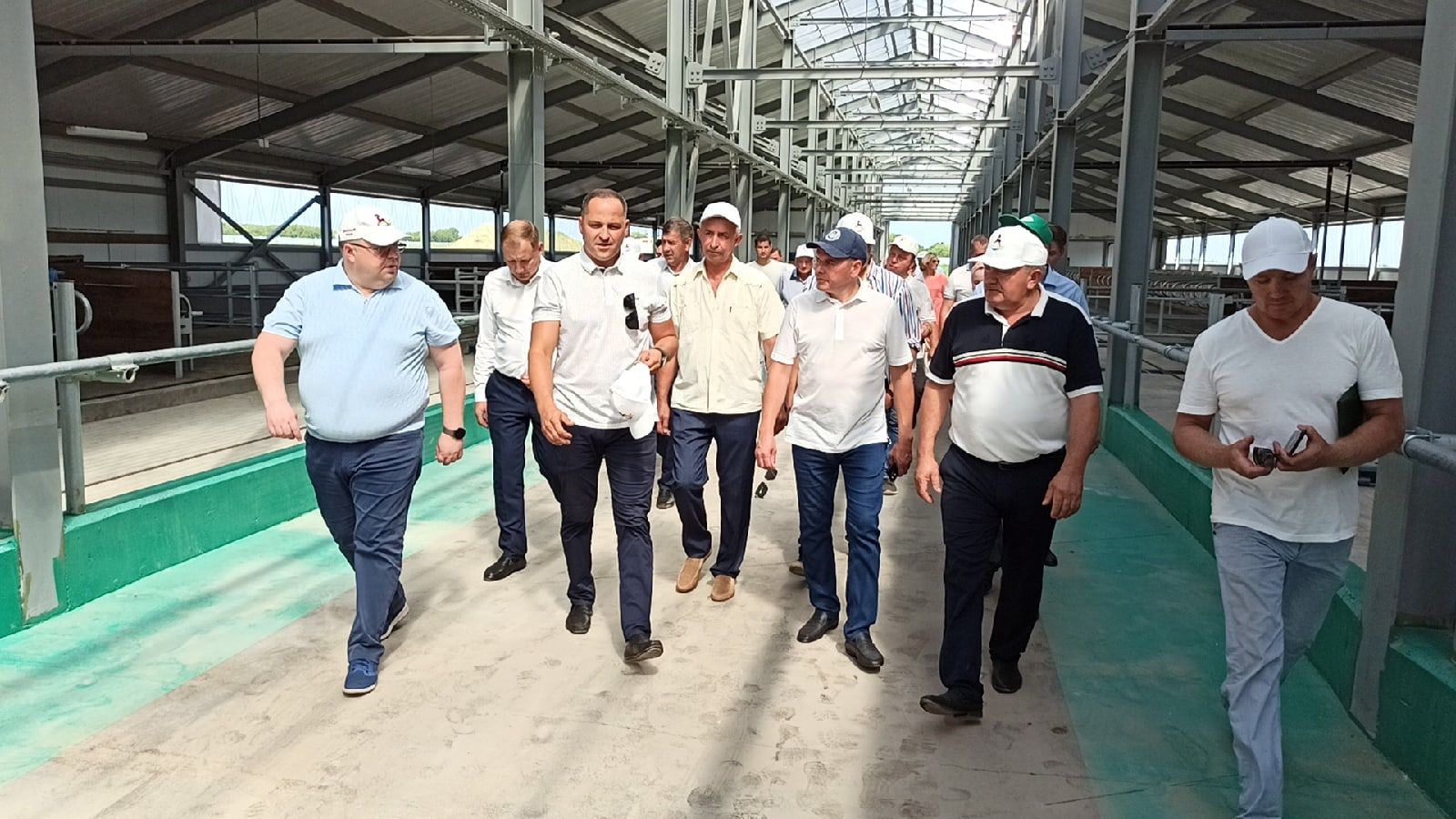 Министр сельского хозяйства и продовольствия Татарстана принял участие в открытии животноводческого комплекса в Алексеевском районе