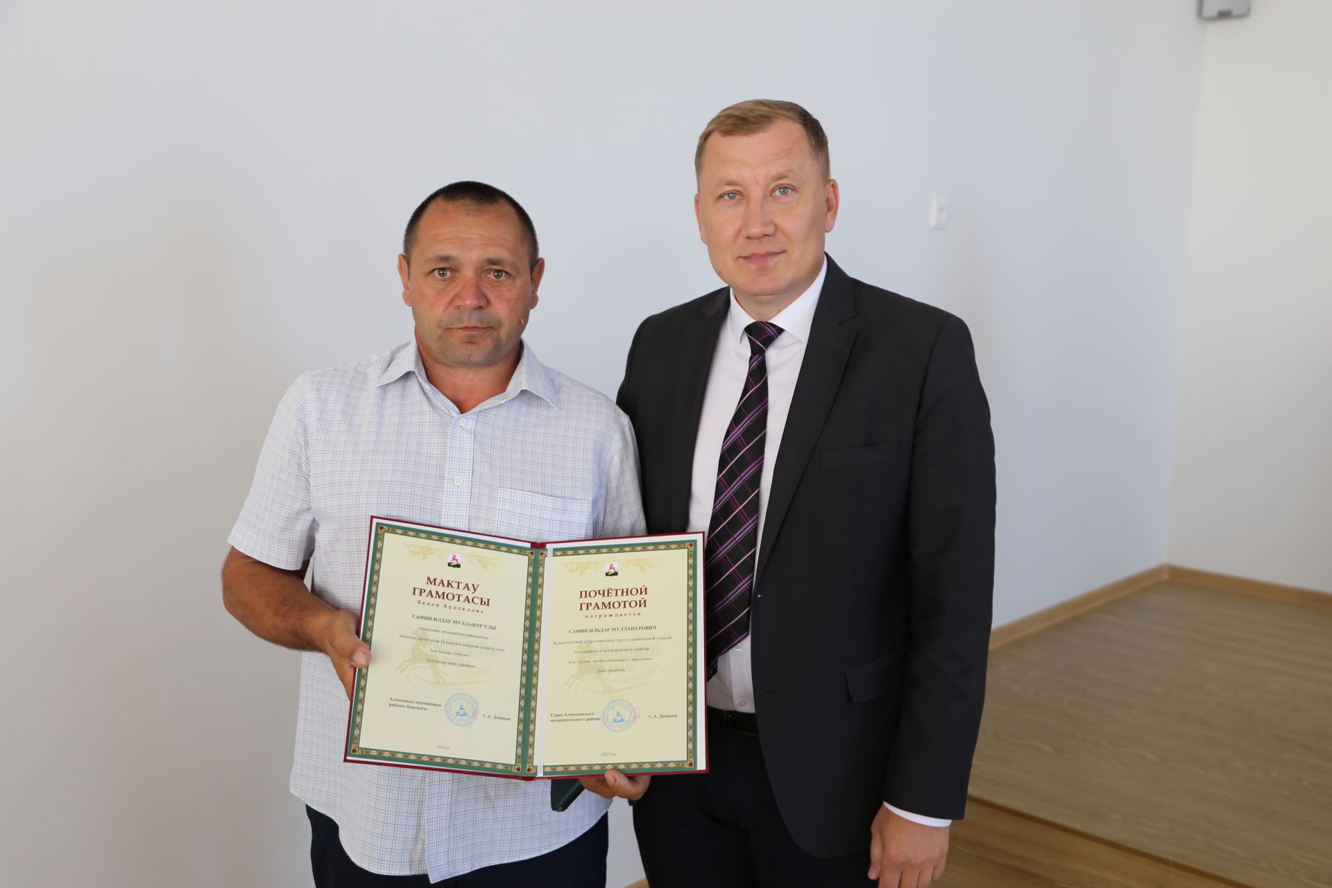 В Алексеевском наградили работников отрасли строительства