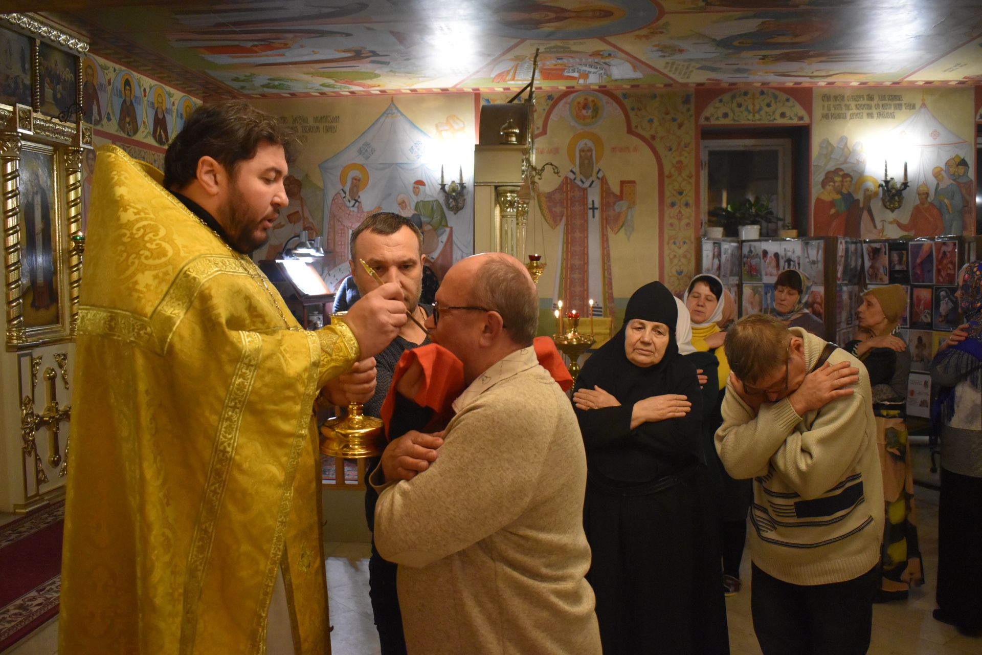 В новогоднюю ночь в Алексеевском молились за мир и благополучие