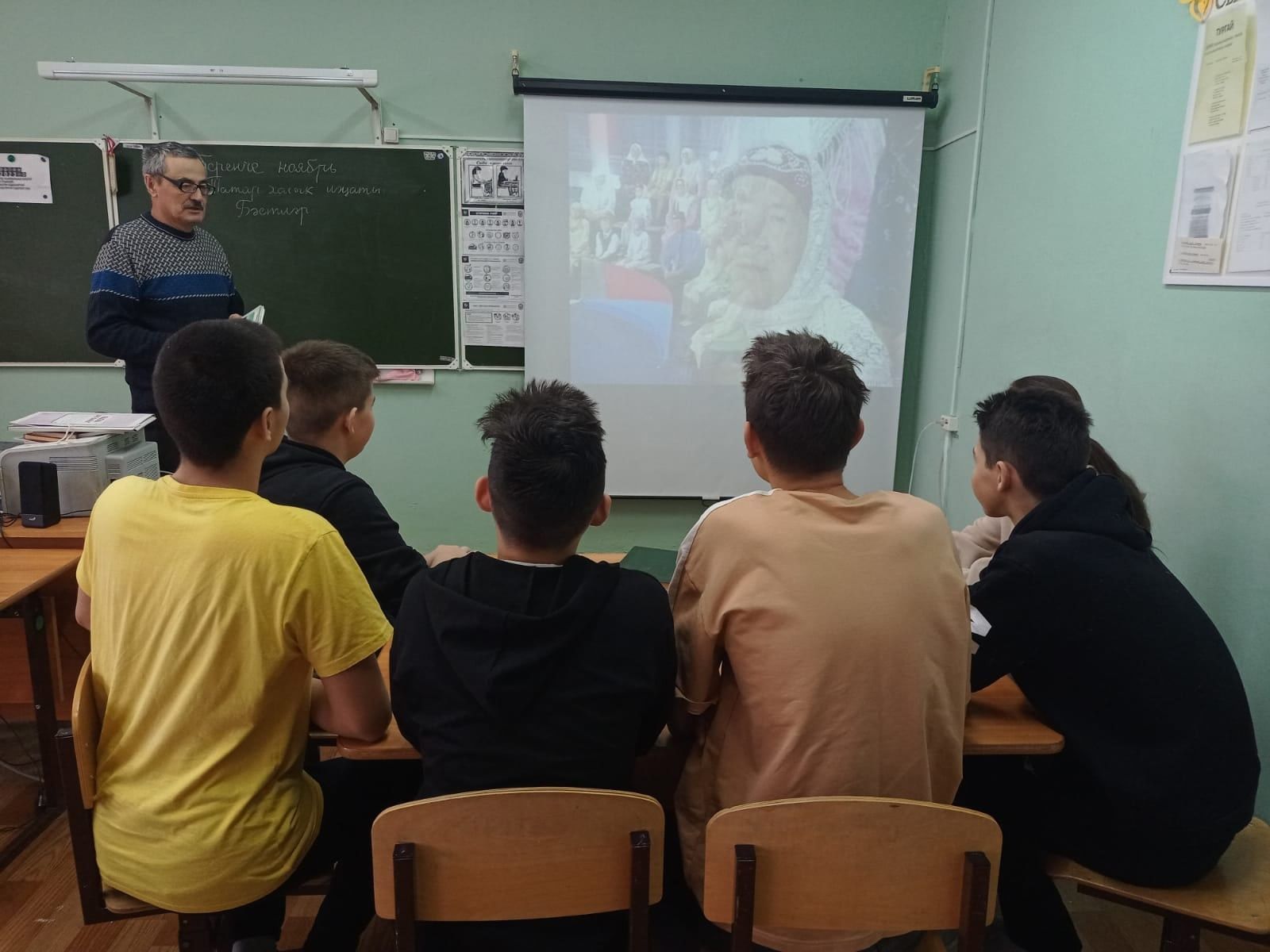 Школьники из Средних Тиган познакомились с эпическим жанром татарского фольклора - баитом