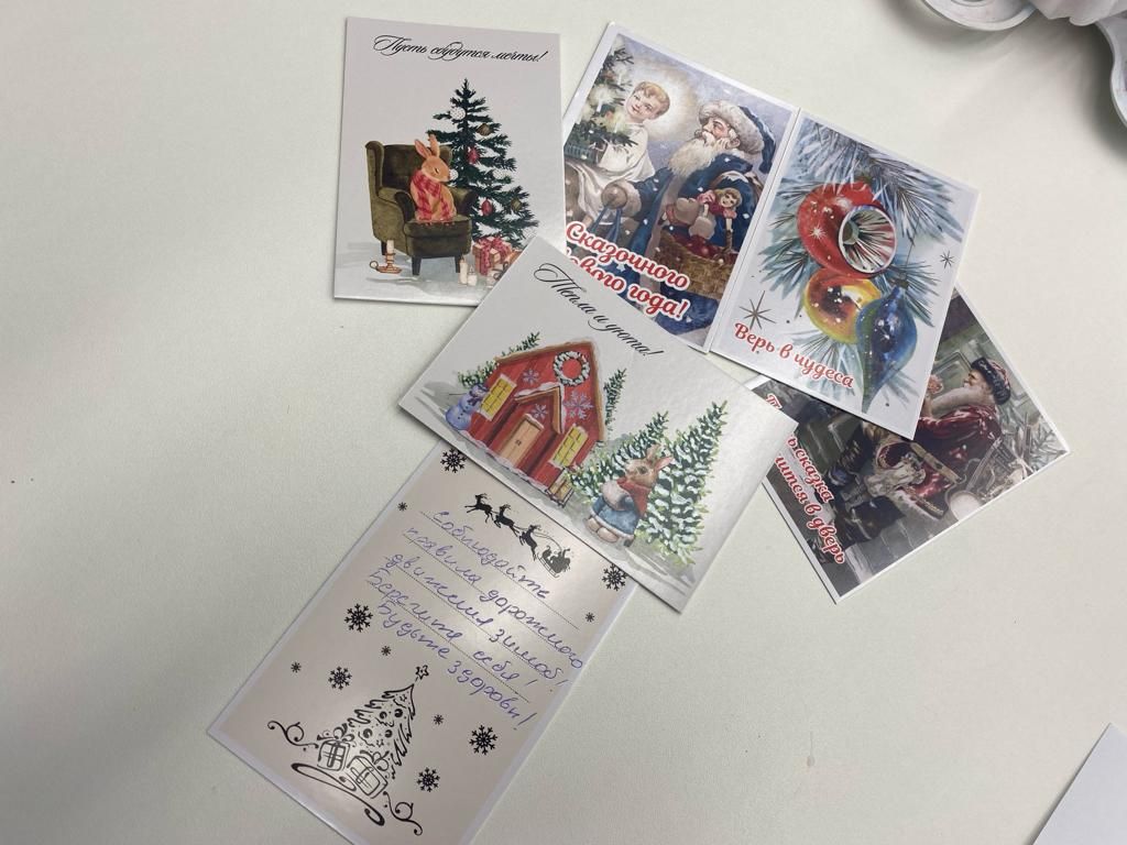 Алексеевцы изготовили новогодние игрушки для детей онкоцентра