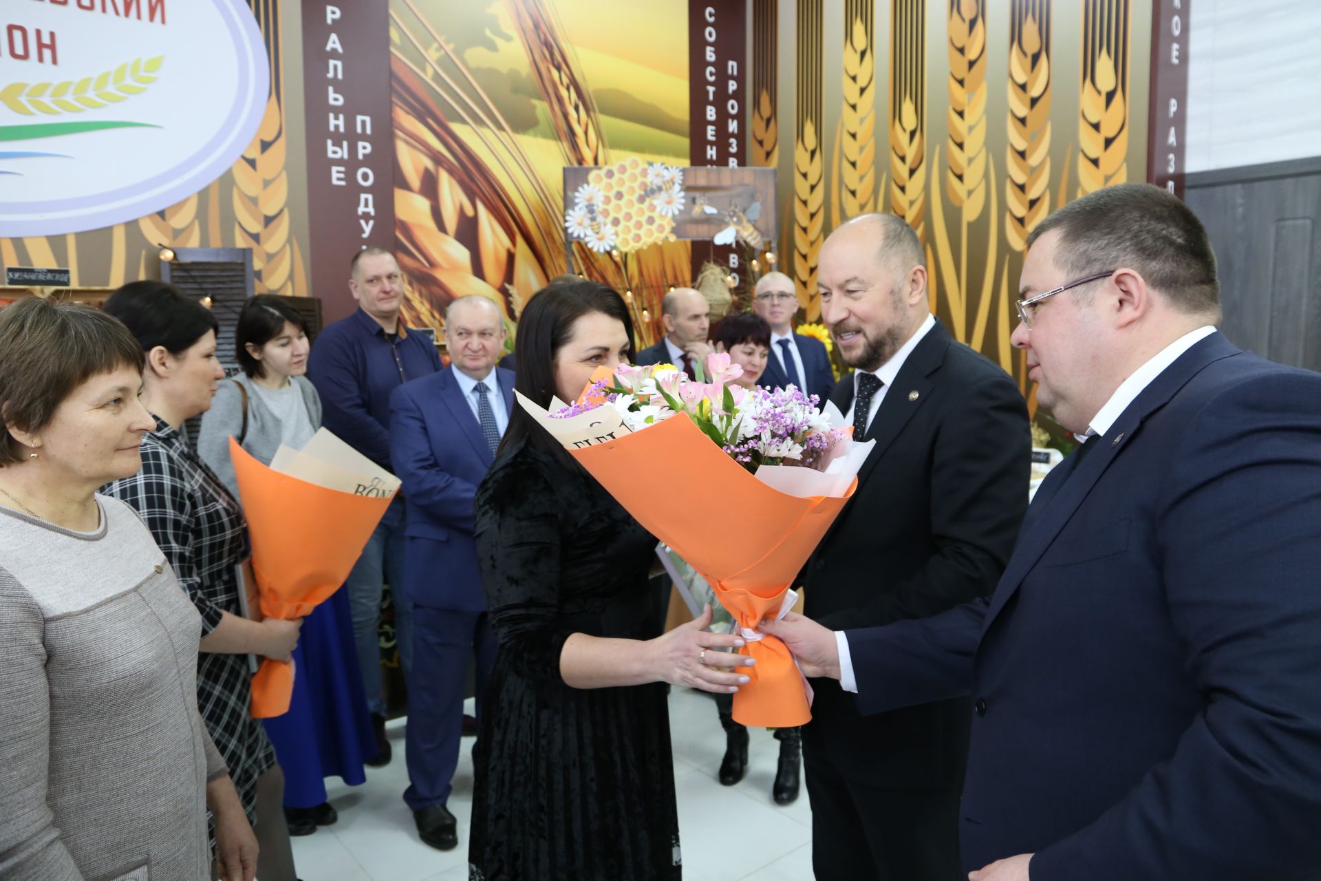 Асгат Сафаров ознакомился с товарами, произведенными в Алексеевском районе