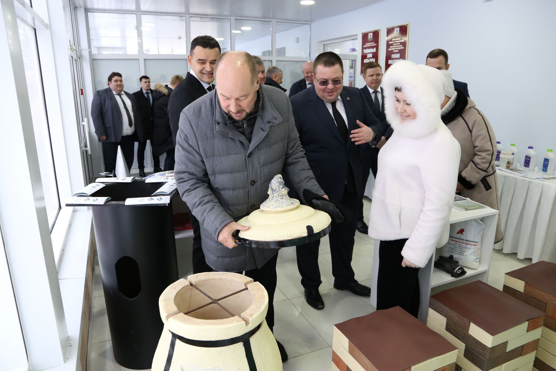 Асгат Сафаров ознакомился с товарами, произведенными в Алексеевском районе