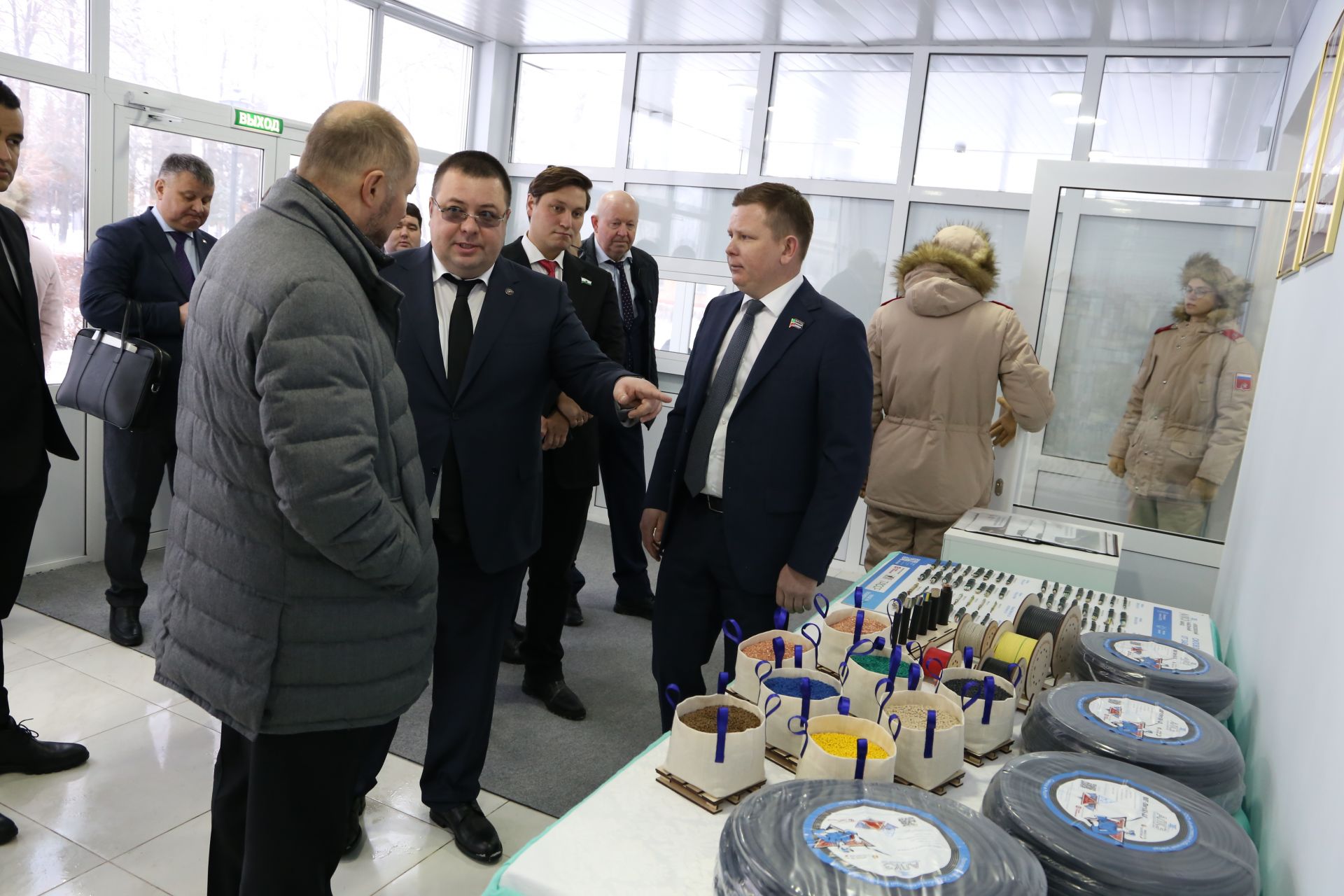 Асгат Сафаров ознакомился с товарами, произведенными в Алексеевском районе