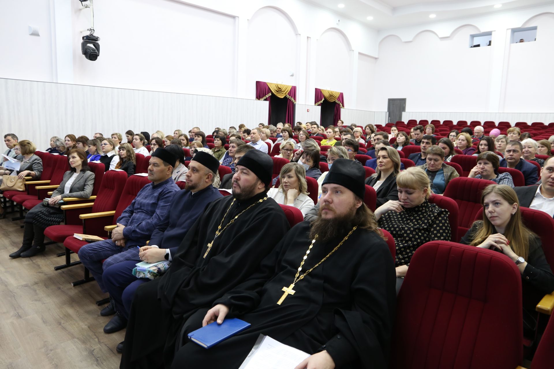 «Свадьбой заканчиваются сказки, а в жизни всё только начинается»: в Алексеевском дан старт республиканскому проекту по укреплению семейных отношений