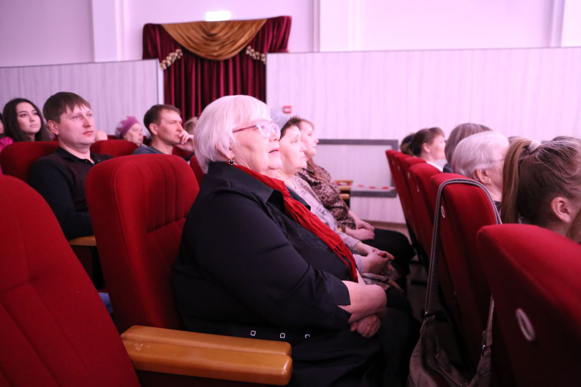 В РДК состоялся показ нового спектакля «Девчата»