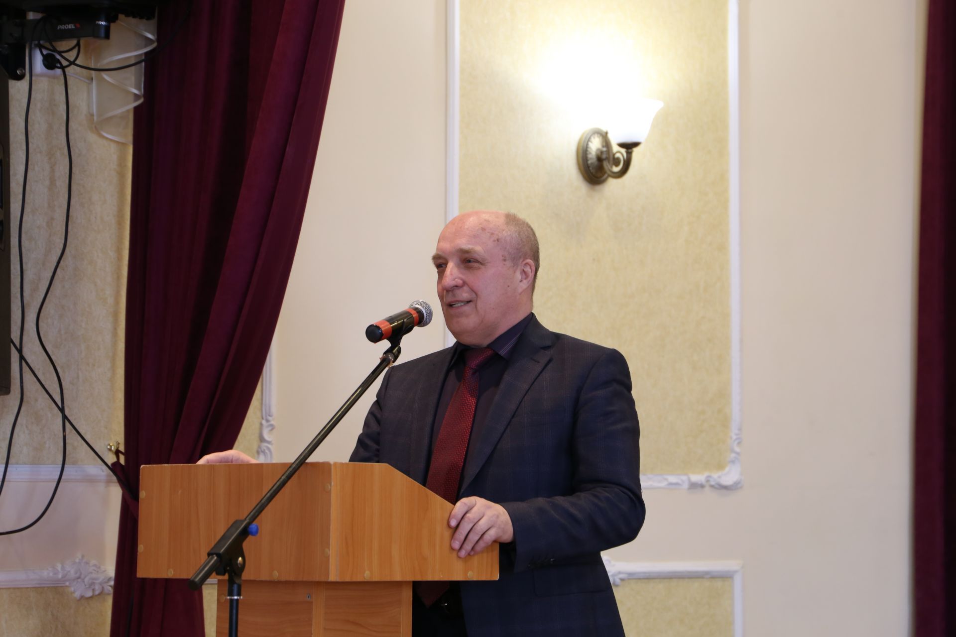 Глава Алексеевского района наградил работников коммунального хозяйства