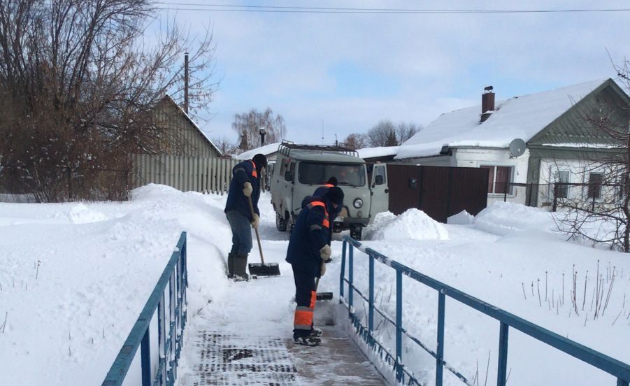 В Алексеевском работники коммунальных служб с 5 утра устраняют последствия снегопада