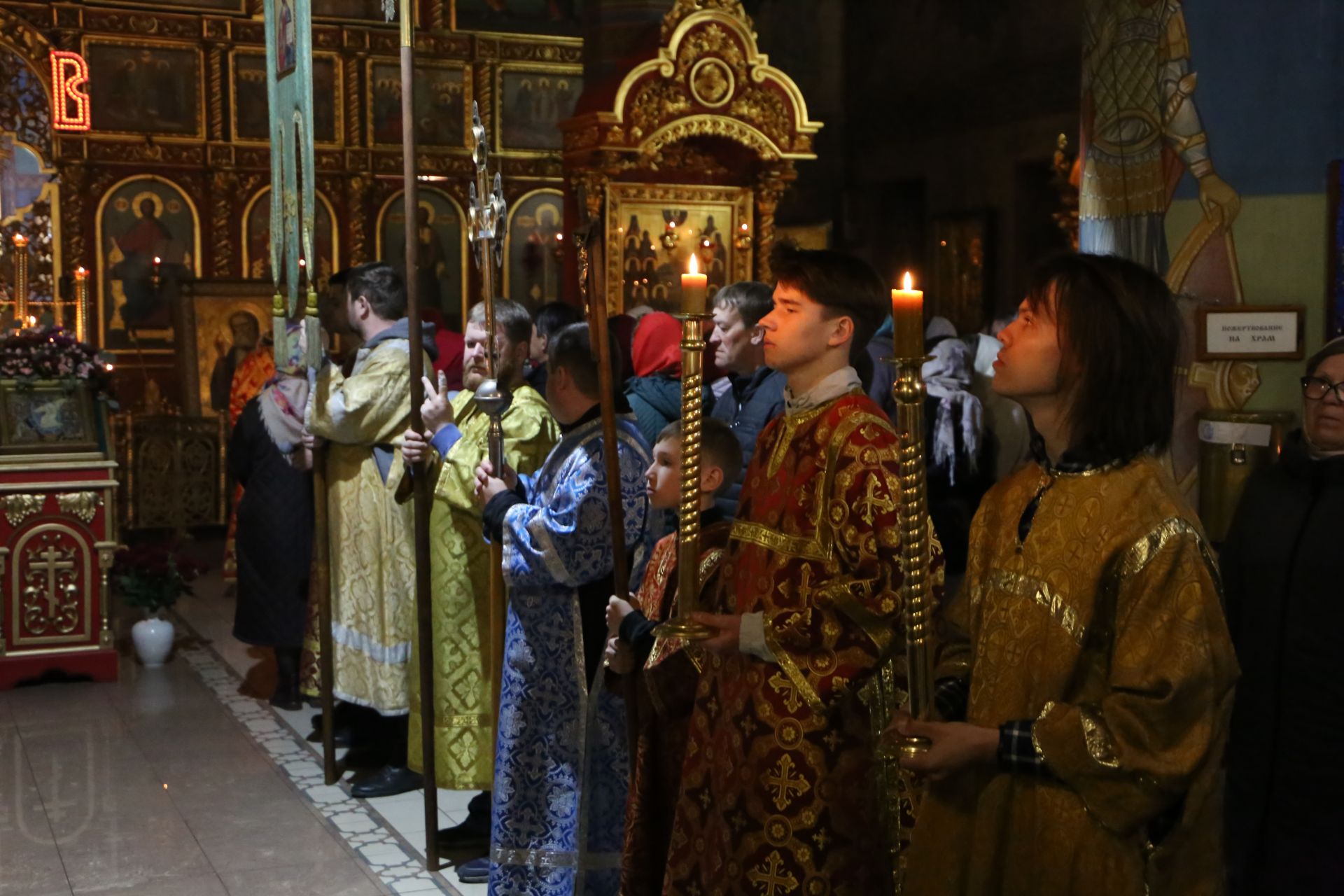 Фоторепортаж: пасхальная служба в Алексеевском