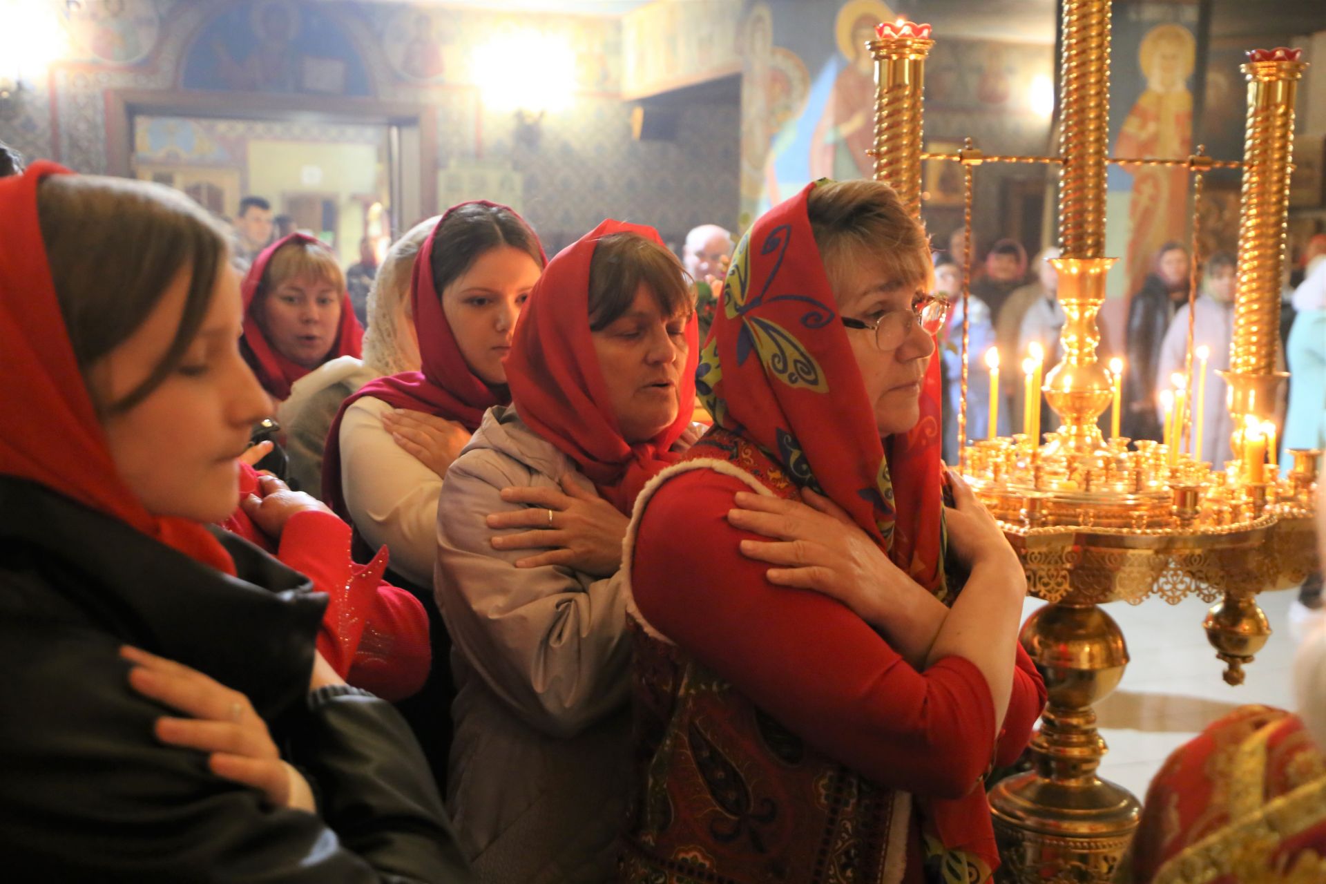 Фоторепортаж: пасхальная служба в Алексеевском