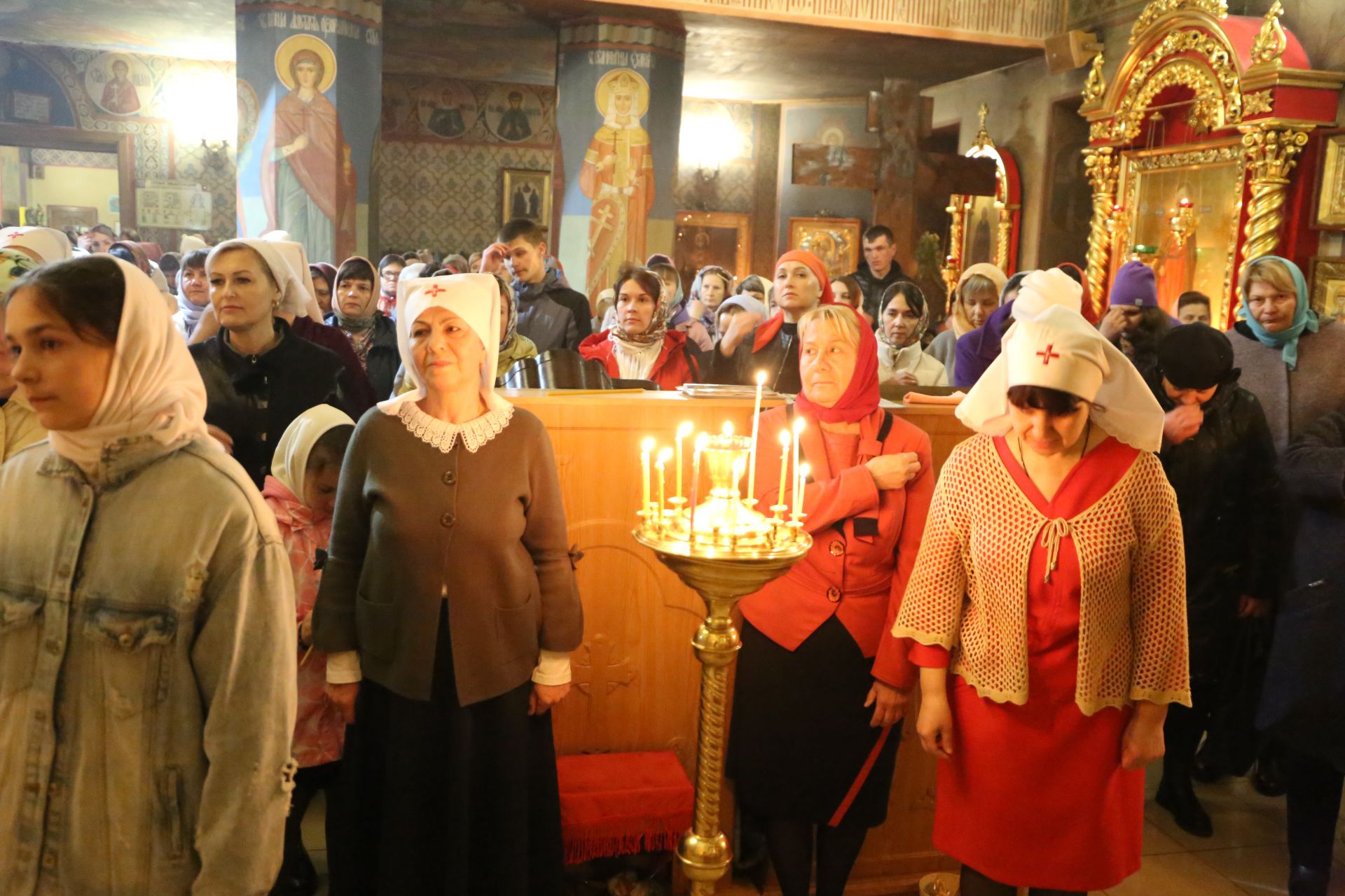 Фоторепортаж: пасхальная служба в Алексеевском